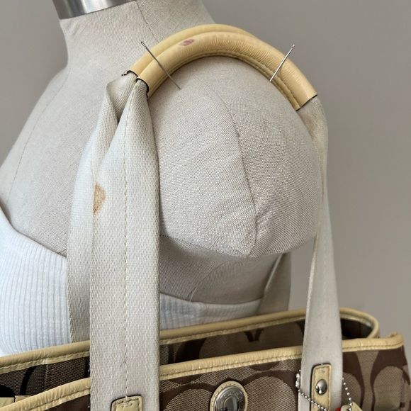 Coach Daisy signature tote tan brown yellow shoulder bag - Picture 8 of 11